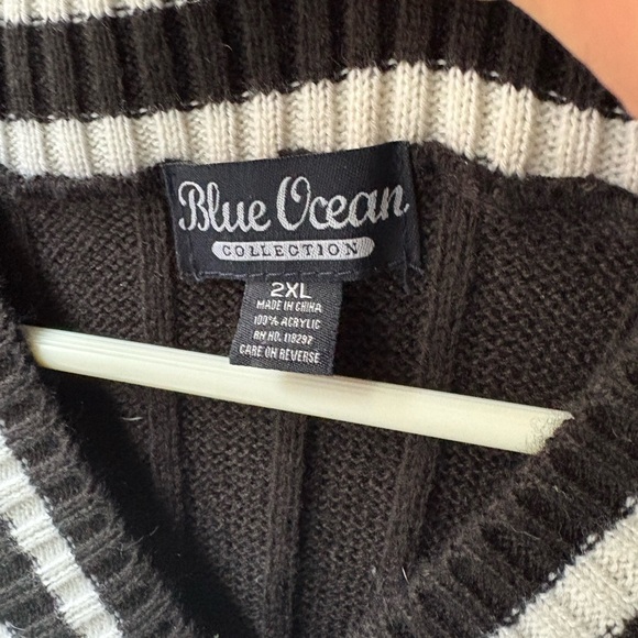 Embroidered bumblebee Vest sweater - Picture 2 of 3